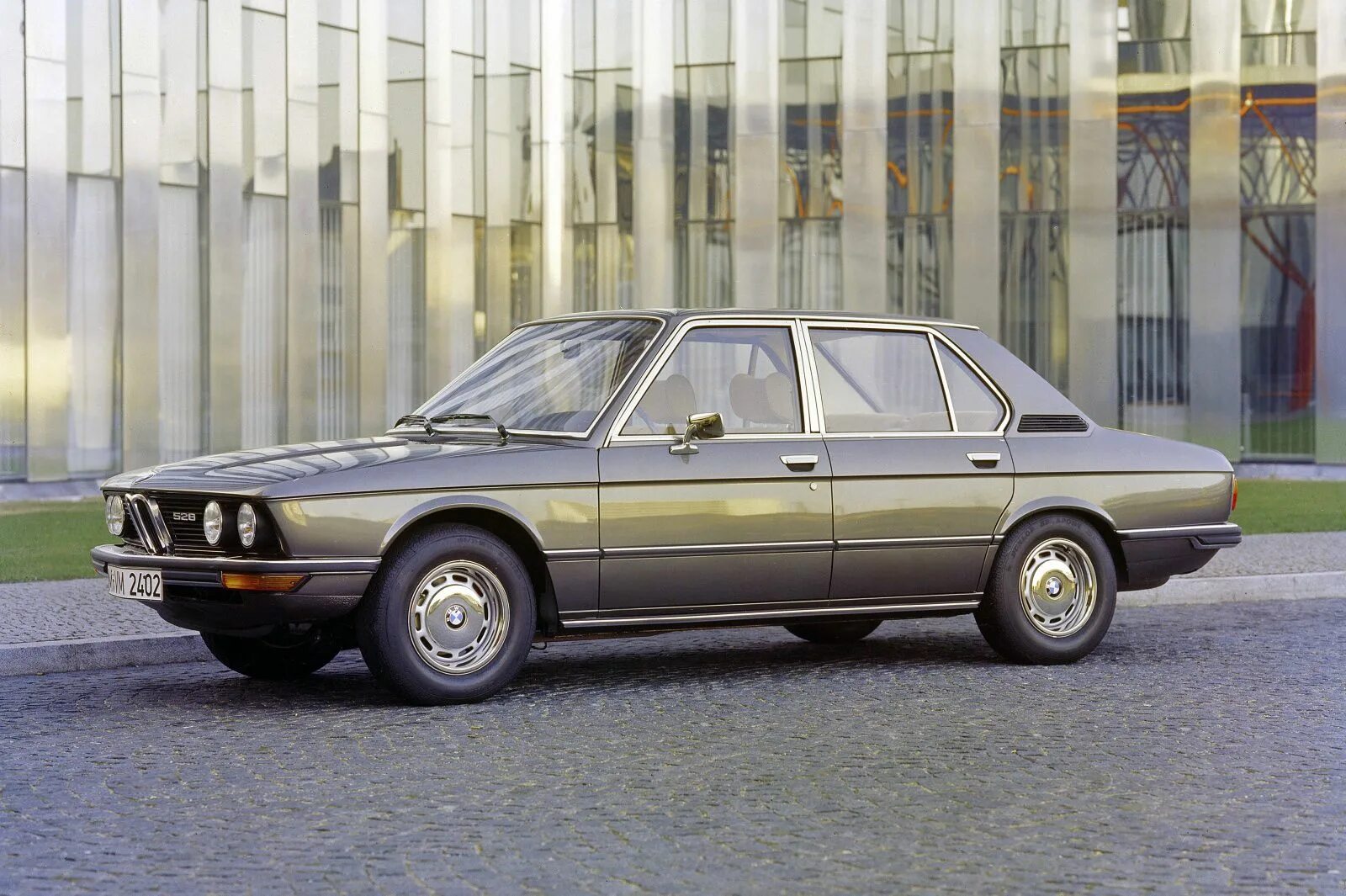 Автомобили 12 1 19. БМВ е12 528. БМВ е12 525. BMW 5 Series (e12). БМВ кузов е 12.