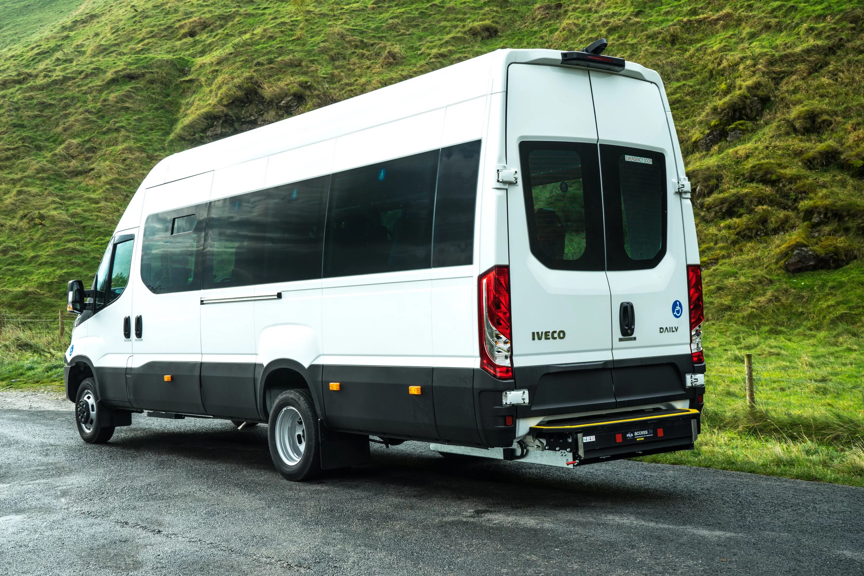 Бус ивеко. Ивеко микроавтобус. микроавтобус «iveco daily». ивеко дейли пассажирский. ивеко дейли минибус.