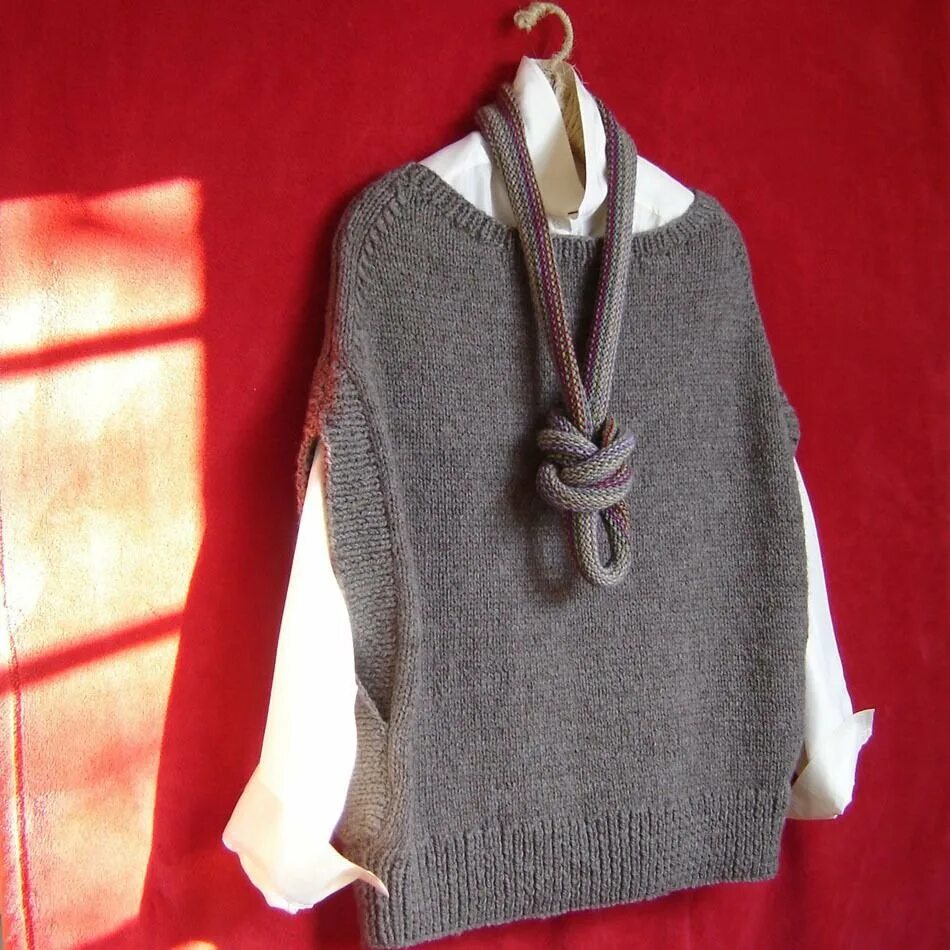 Вязаные жилеты 2024. Модные жилеты 2021-2022. Вязаные жилеты 2024. Жилетки 2021-2022. Lana grossa жилет.