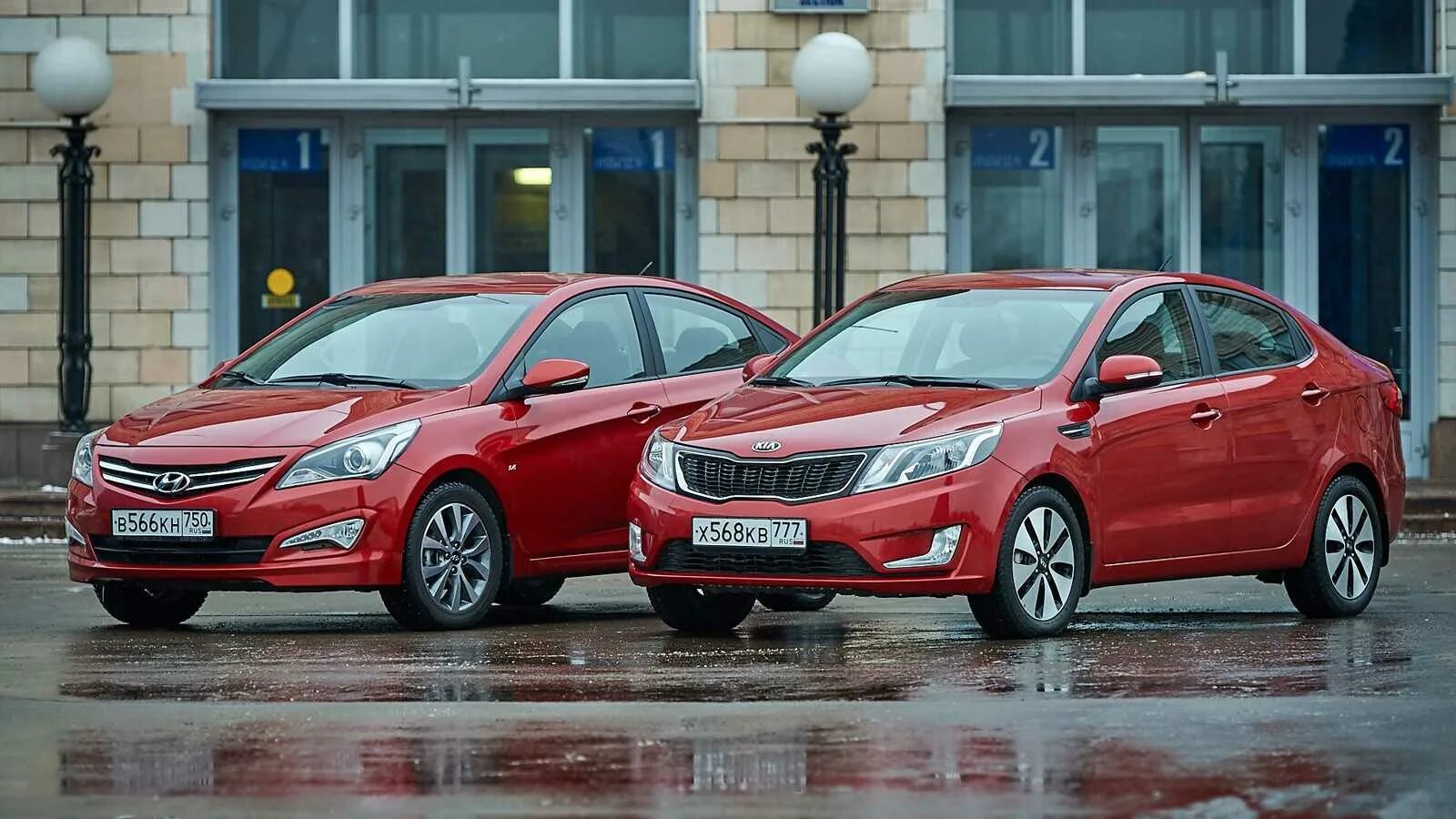 Сравнение хендай солярис. Kia Rio Hyundai Solaris. Kia Rio Hyundai Solaris 2012. Hyundai Solaris 2015. Kia Rio vs Hyundai Solaris.