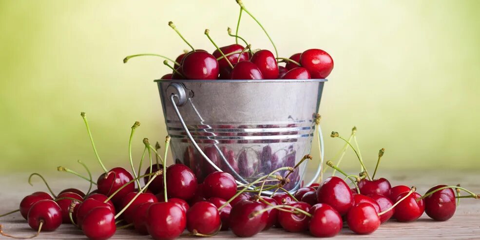 Видеть во сне вишню. Вишня во сне. Вишня ягода. Яблоко вишня черешня. Вишня во сне.