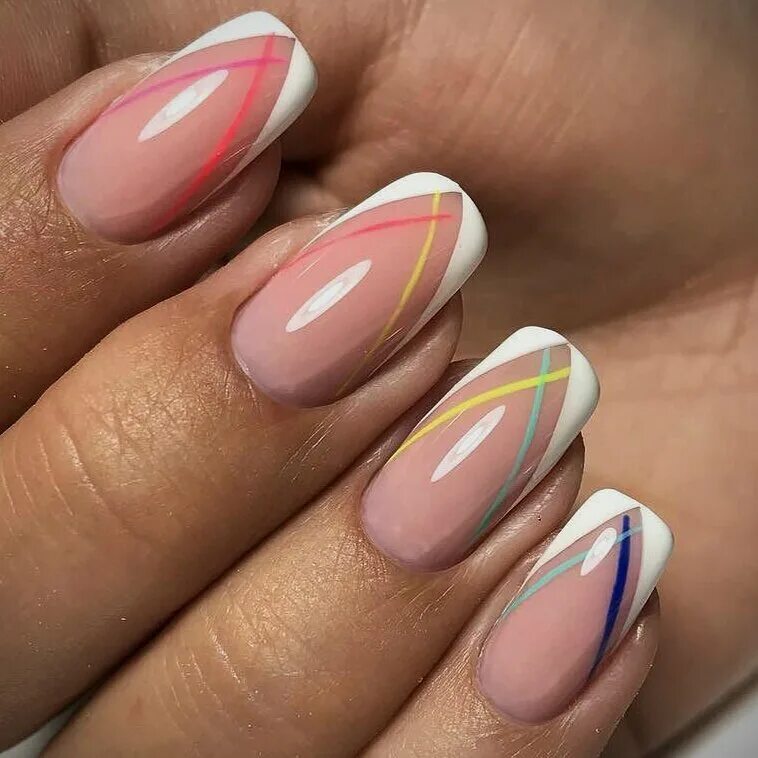 10 популярных идей на тему "blue outline nails" для вдохновения