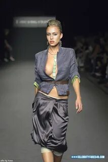 Jessica Alba Wardrobe Malfunction Public 001 " Celebrity Fakes 4U.
