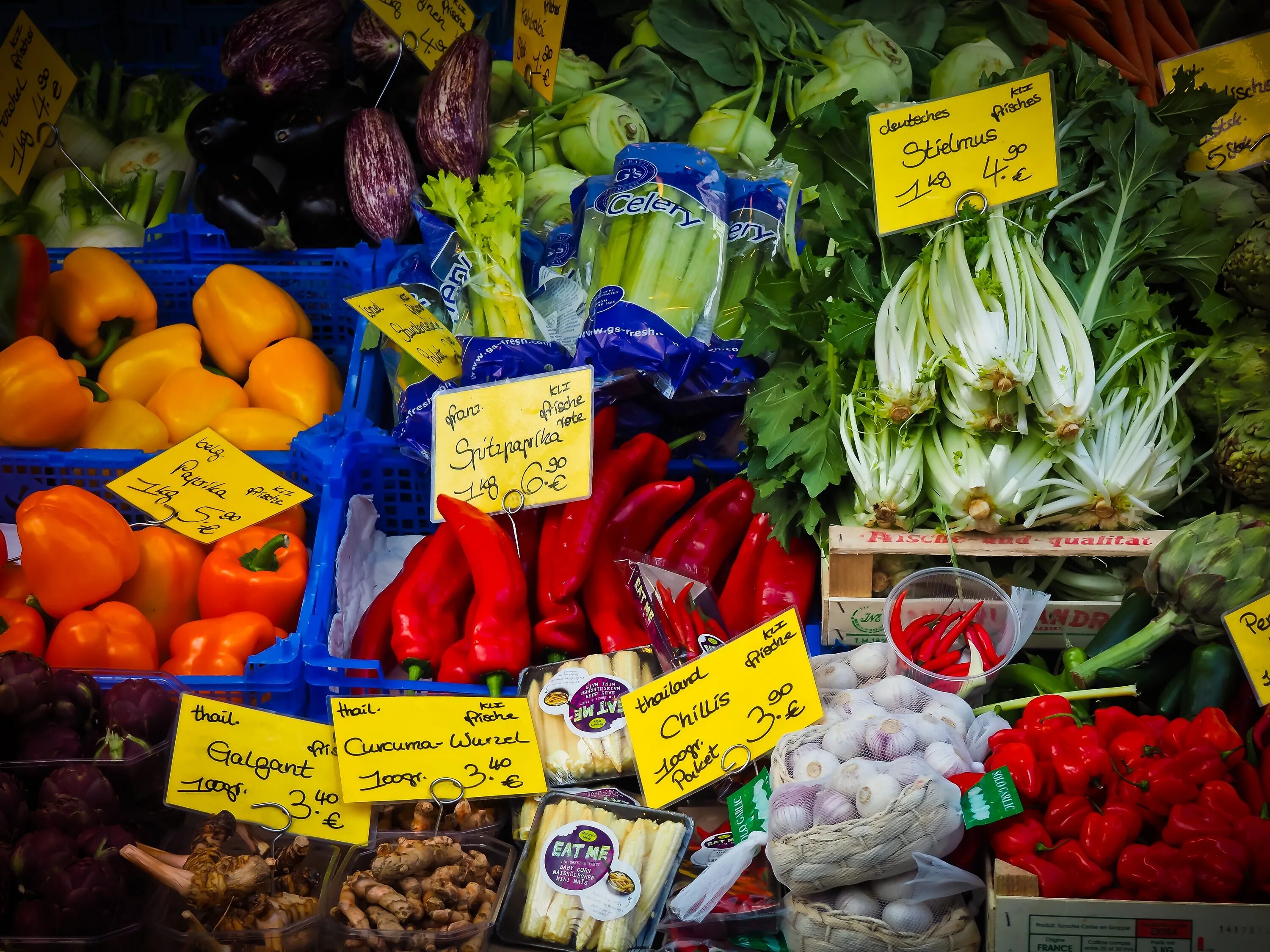 Овощи на рынке. Продажа овощей. Рынок овощей и фруктов. Ярмарка овощей.