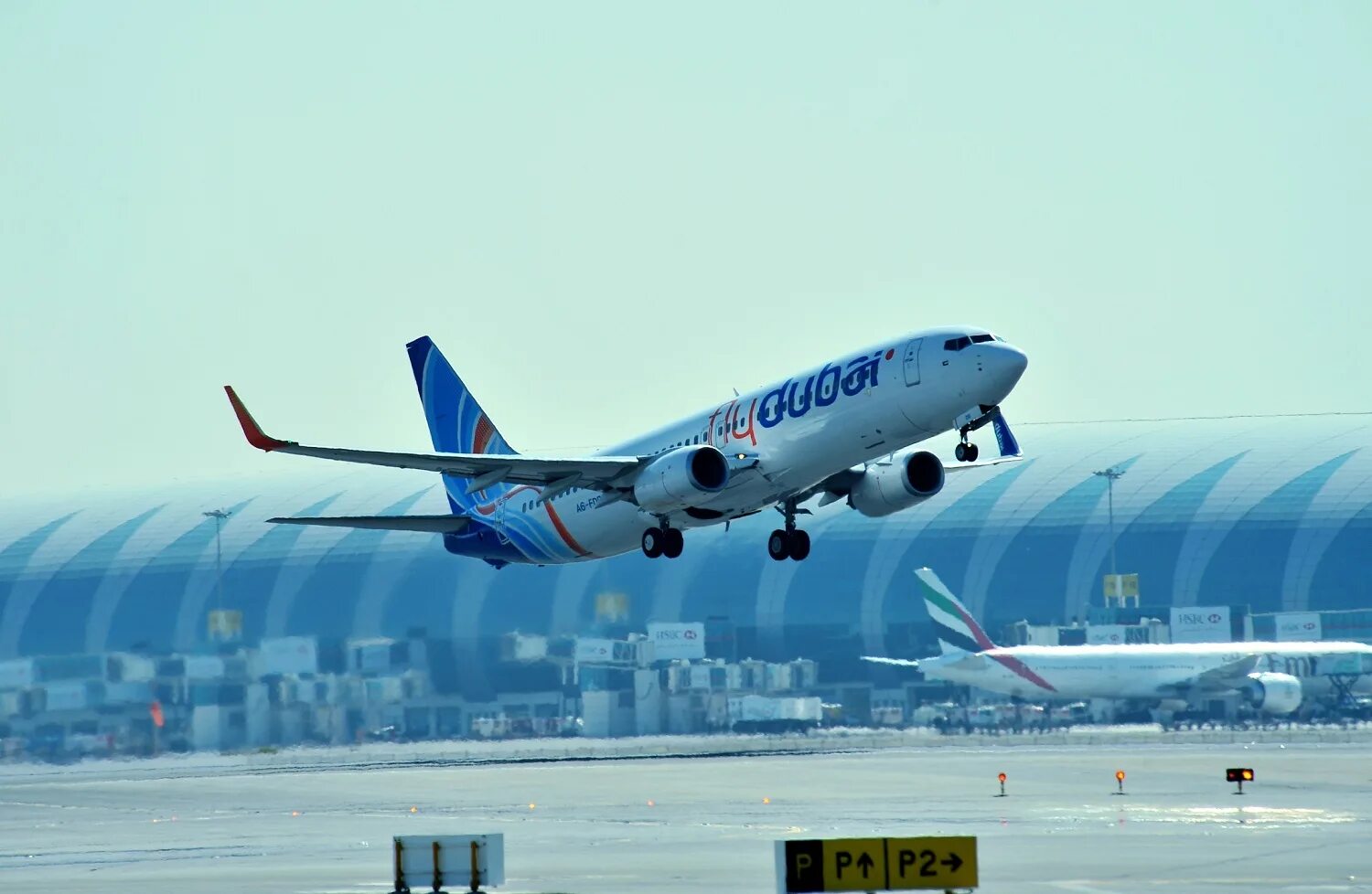 Fly dubai рейс. Самолет Флай Дубай самолет. Флай Дубай авиакомпания. Fly Dubai Boeing 737. Fly Dubai авиакомпания самолеты.