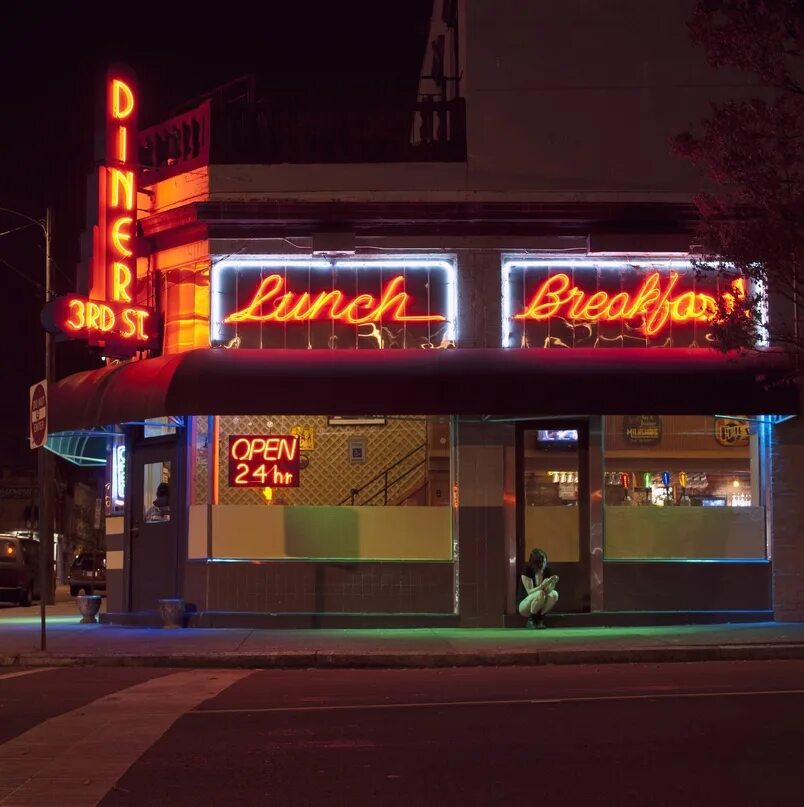 Ривердейл diner. Электронная вывеска. The roadside diner. Цифровая вывеска. Дайнер снаружи.