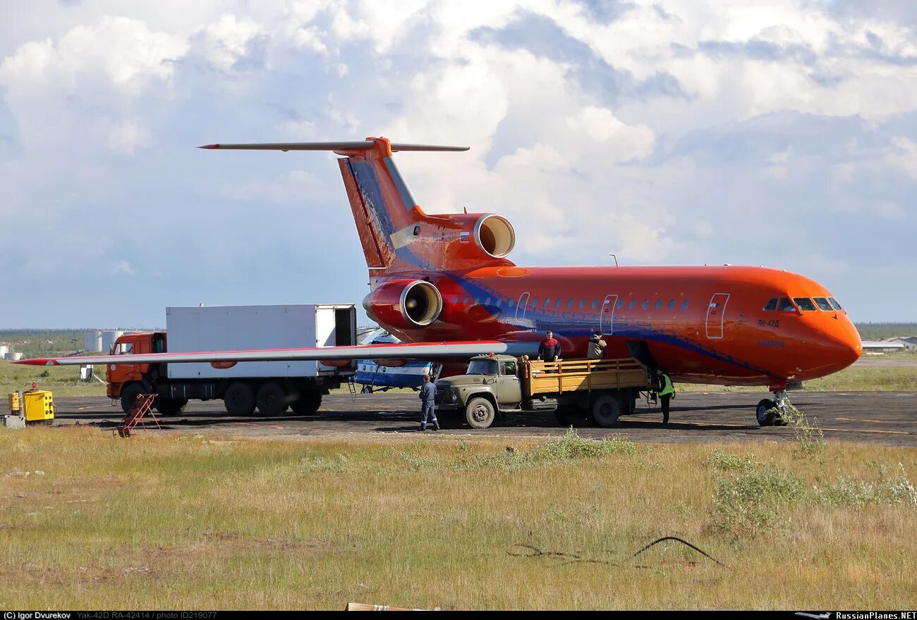 Yak 42d. Як 42 красавиа. Як 42 красавиа самолет. Красавиа як. Авиакомпания красавиа як 42.