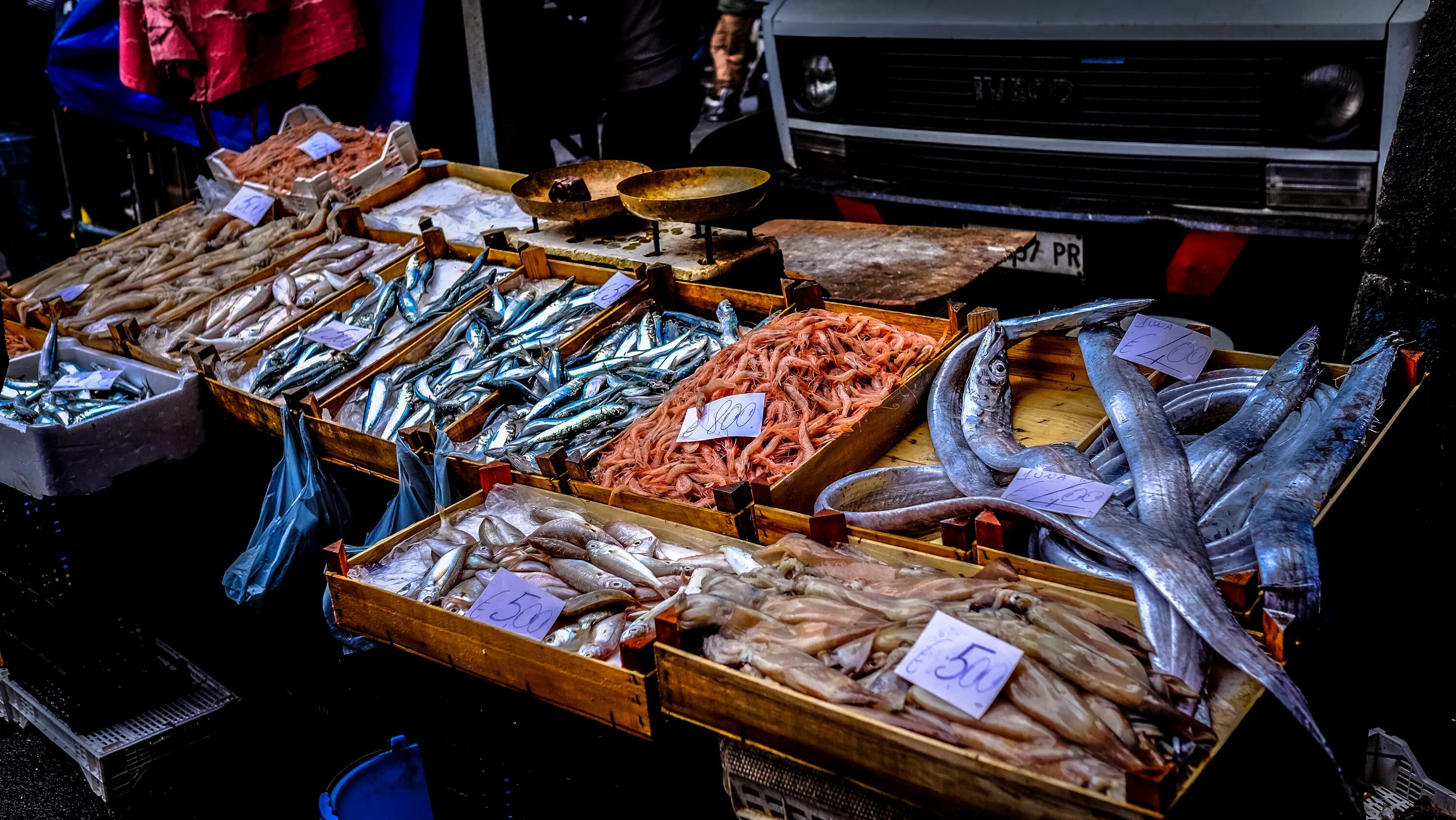 Фуд сити рыба. Фуд сити рынок морепродуктов. рынок рыбы и морепродуктов. рыбный рынок. базар с морепродуктами.