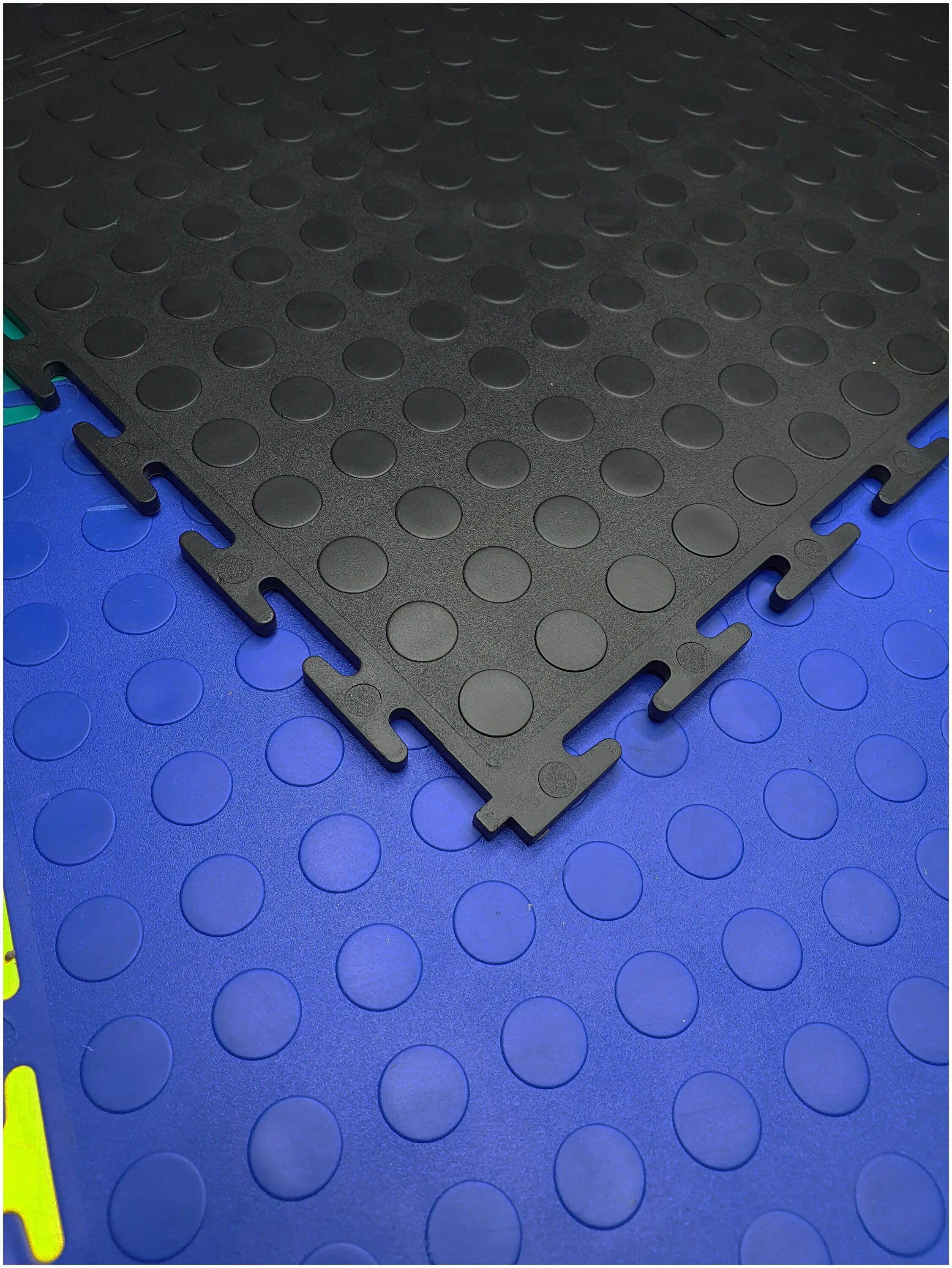 модульное пластиковое покрытие. напольное покрытие sensor tech-5-500-500 (ral 7037). пластфактор пвх плитка. пвх плитка 500х500 техно. модульная плитка пвх для пола.