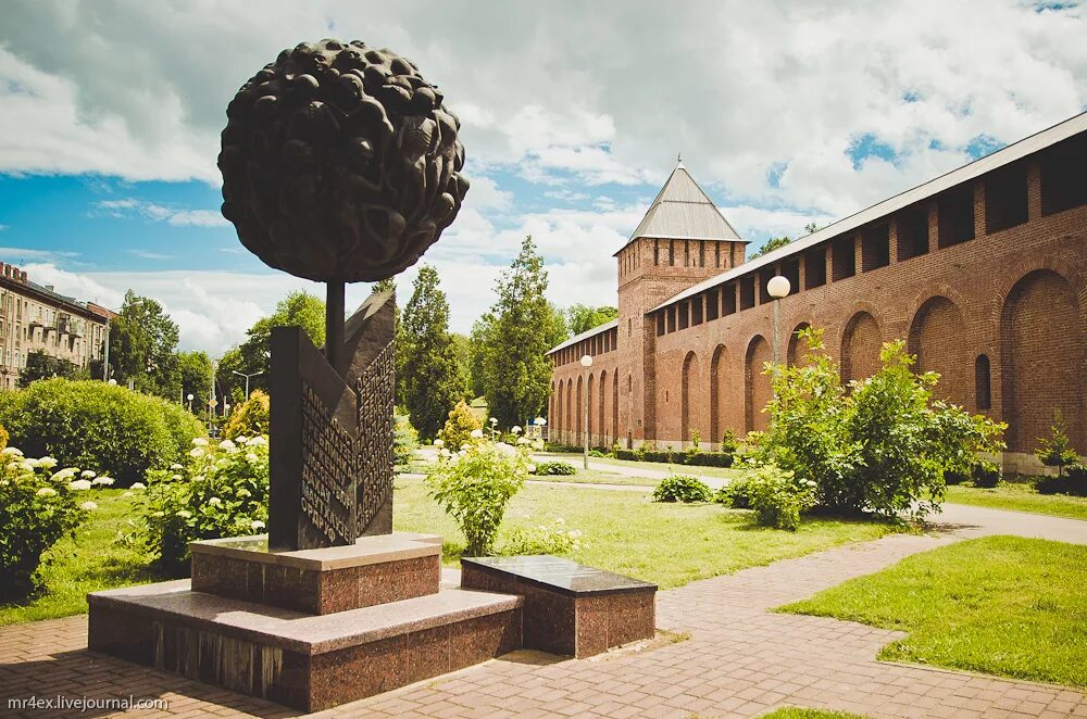 Смоленск летний сад. Косовский божур цветок. Весенний смоленск. Луга смоленской области. Клематис фото.