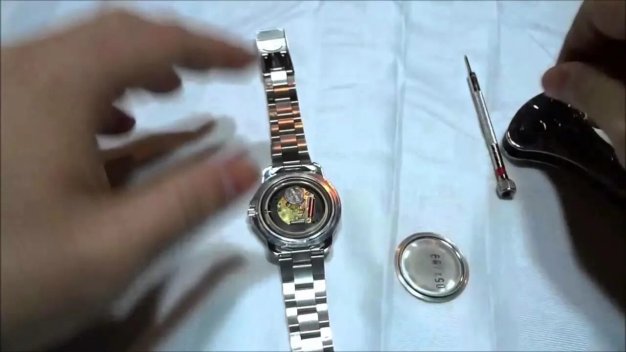 Swiss military как поменять батарейку WENGER SWISS MILITARY how to change the battery to a quartz watch YouTube