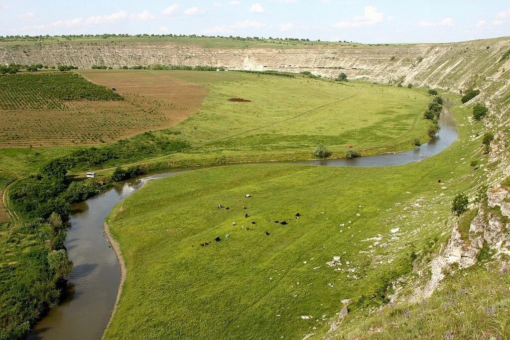 Каньон в молдове. Флорешть молдова. Малдованенациональный костюм. Молдавия фото. Республика молдова.