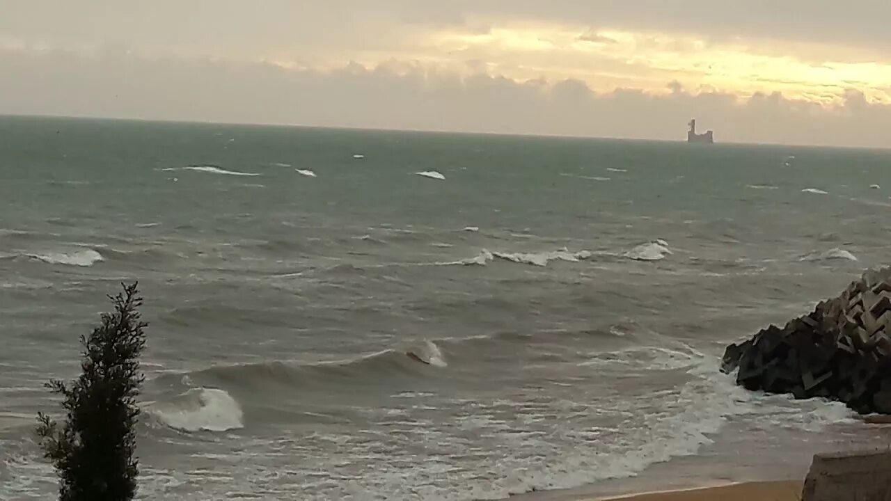 Береговая линия каспийского. Астрахань Каспийское море. Курорты на Каспийском море 2023. Самые лучшие курорты Каспийского моря. Курорты Каспия в Астраханской.