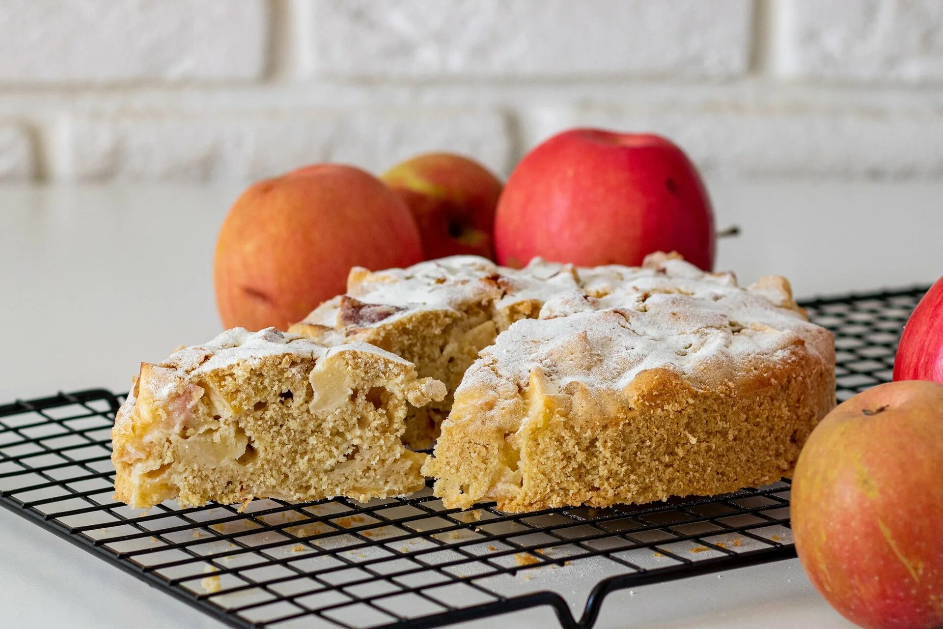 Шарлотка 1 стакан муки. Яблочный пирог ингредиенты. Французская яблочная шарлотка. Шарлотка 1 стакан муки. Шарлотка с грушами.