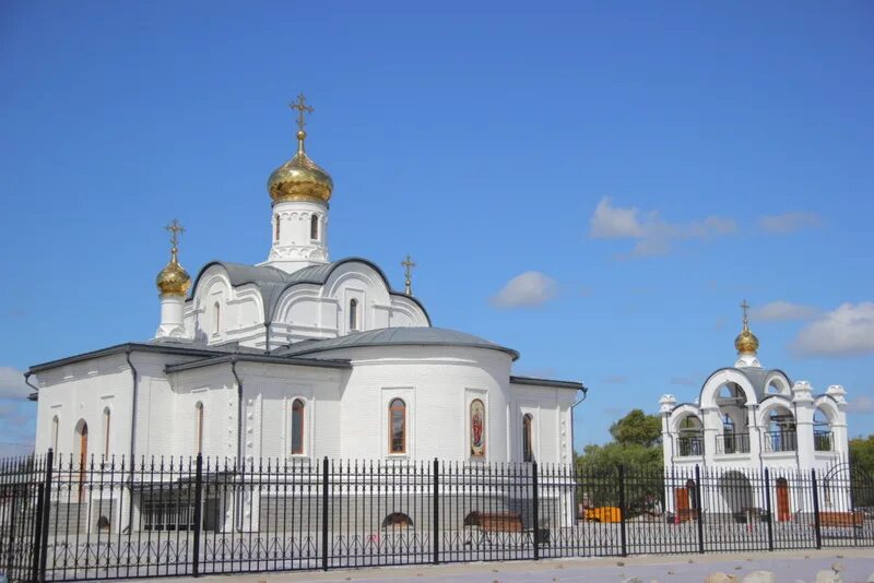 Храм благодатное небо. Храм благодатное небо хабаровск. храм в честь иконы божией матери благодатное небо. храм напротив аэропорта хабаровск.