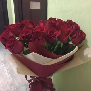Розы на работе на столе
