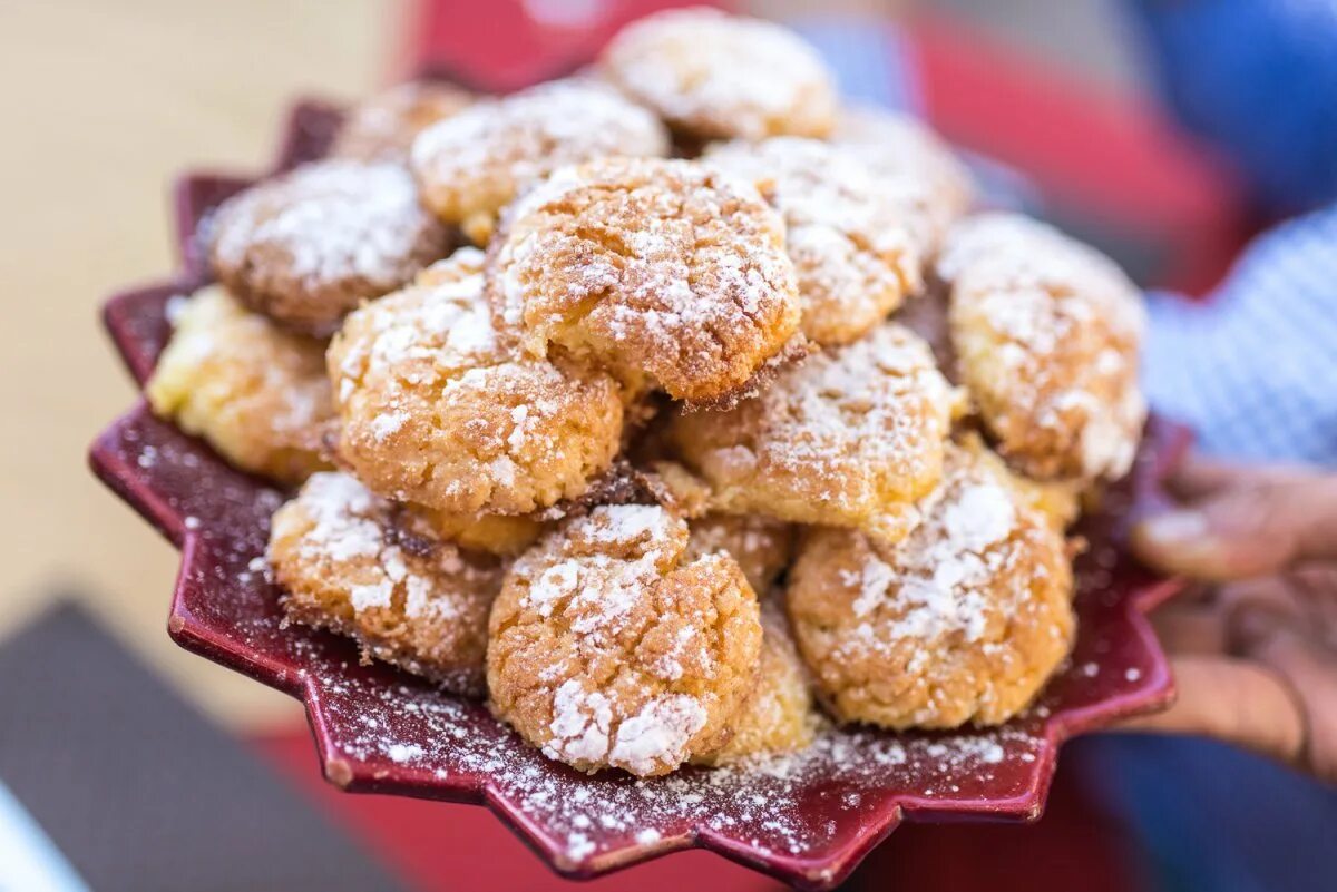 Печенье из манки. Гхуриба марокканское печенье. Moroccan Semolina cookies. Марокканское печенье с арахисом. Иранское печенье.