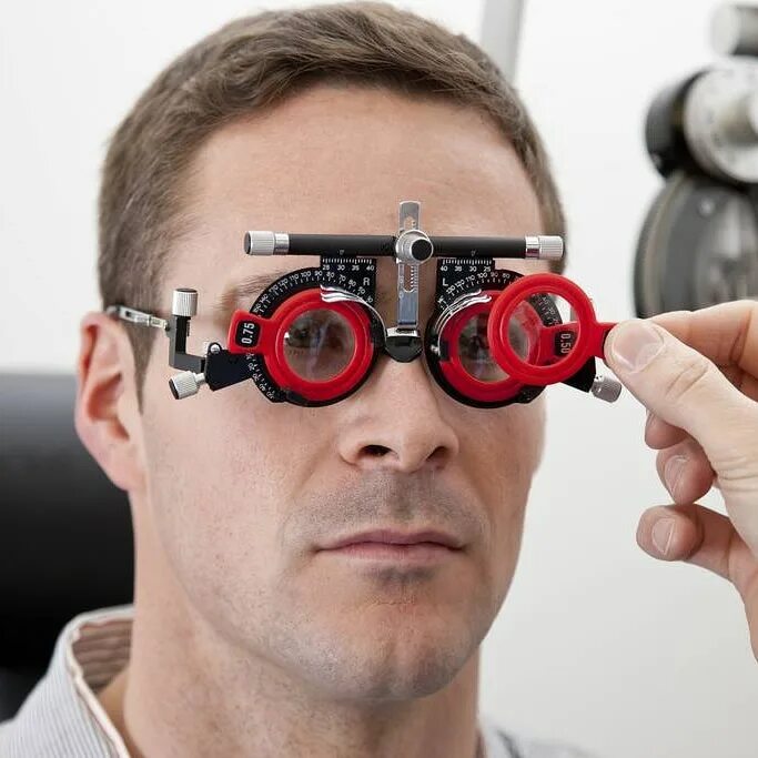 Очки для дальнозоркости. Очки для близорукости. Очки для близоруких. Очки офтальмолога. Врач зрение очки