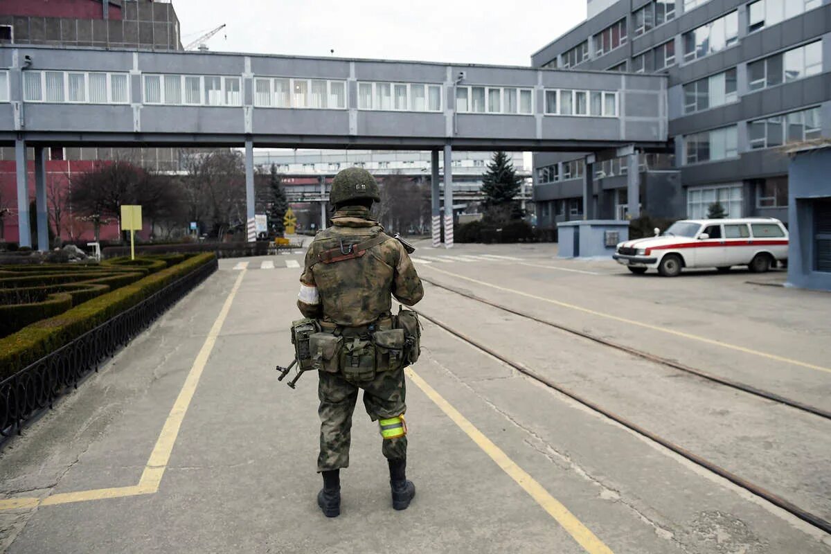 Военная операция запорожская область. Российский солдат. Росгвардия на Запорожской АЭС. Спецоперация на Украине.