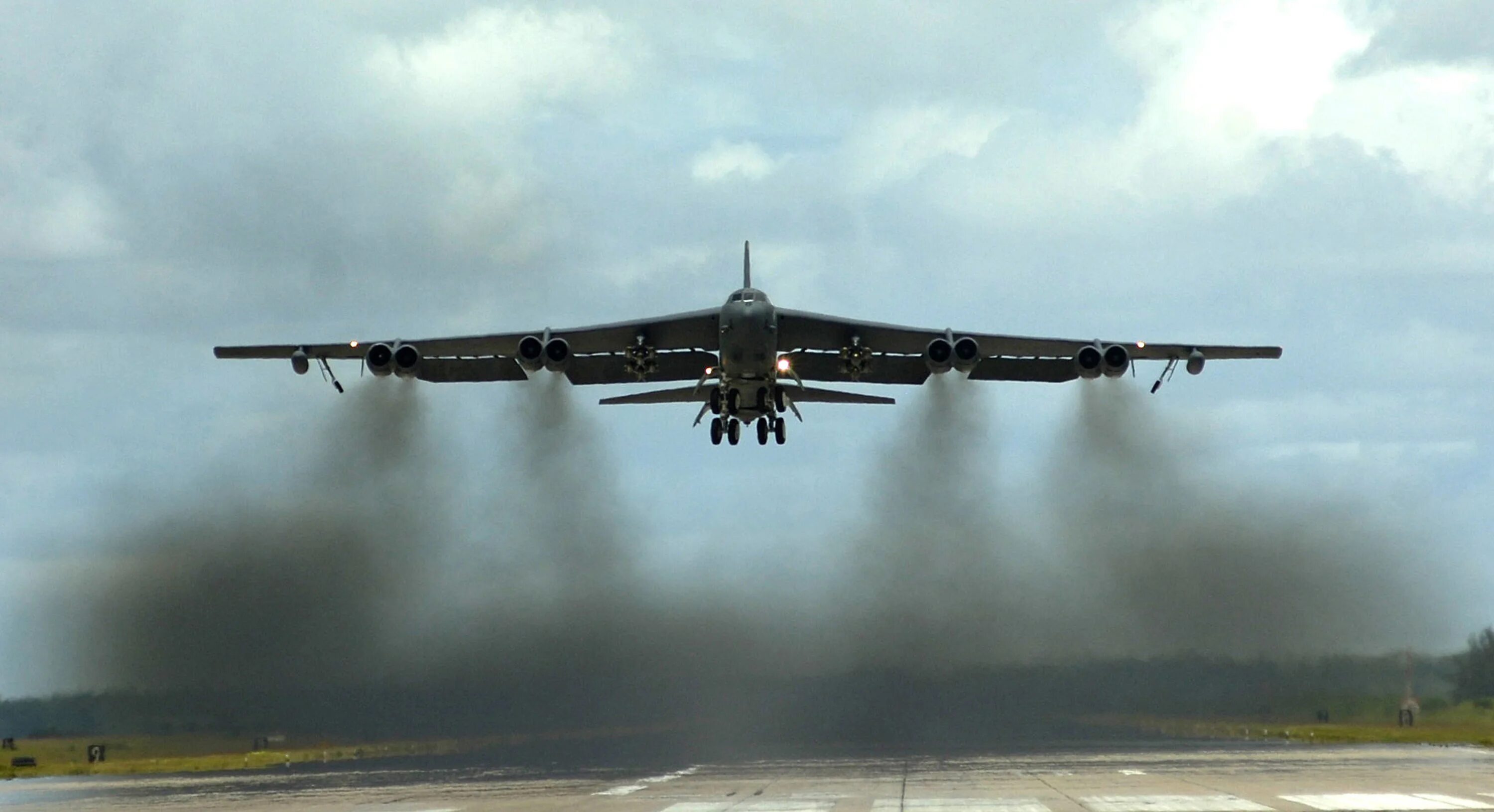 52 a b 2. Б-52 бомбардировщик. Boeing b-52 Stratofortress. B-52 ВВС США. Бомбардировщика b-52 ВВС США.