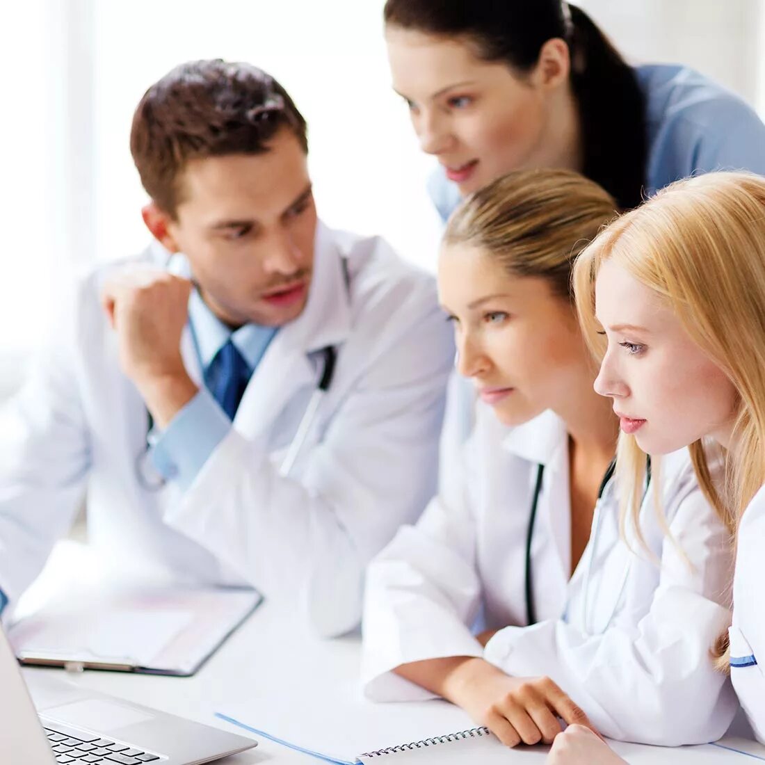 Студенты медики сша. Ординатура работа. Ординаторы медики. Частная медицина. Хирург ординатор.