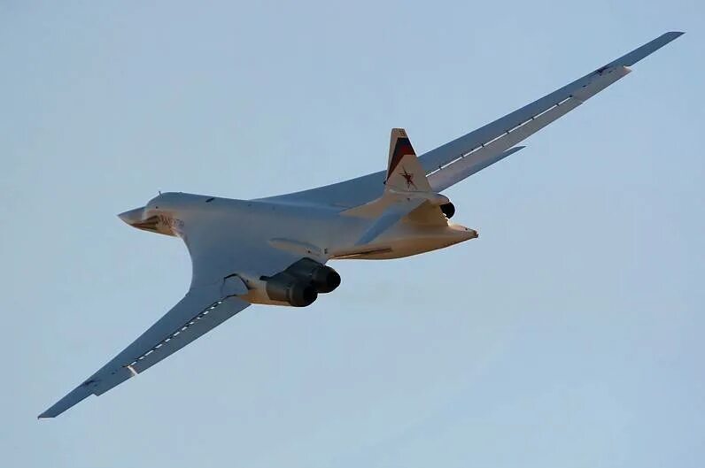 Белый лебедь высота. Белый лебедь самолет ту 160. Ту-160м бомбардировщик белый лебедь. Самолет ту 160м. Ту-160 сверхзвуковой самолёт.