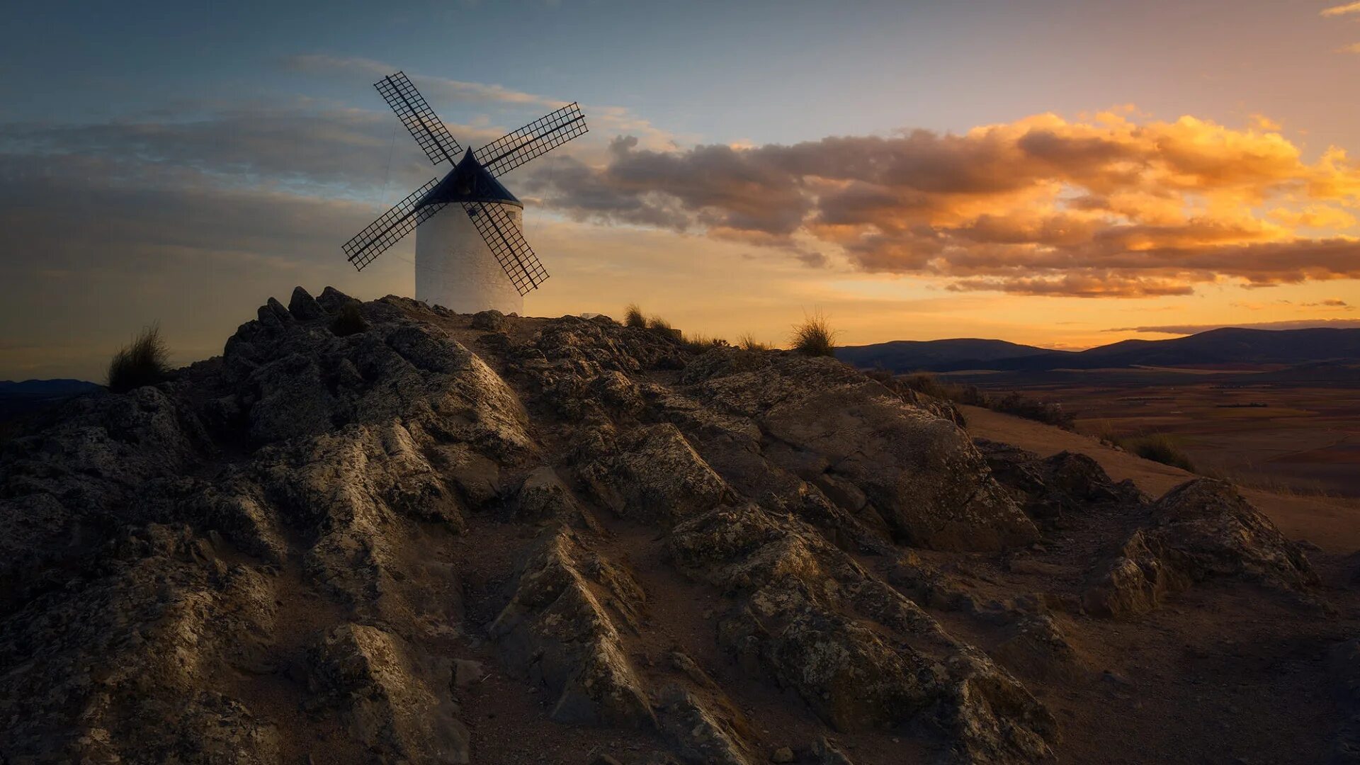 Холм Windmill Hill. Ветряной камень. Ветряки на Холме. Обои закат. Ветреный холм на русском 1