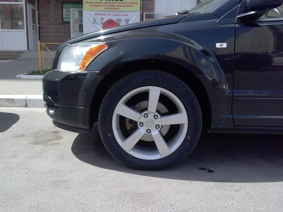 Dodge caliber на 20 колесах. Додж калибер r19. Додж калибер на 18 калëса. Калибер диски. Калибер диски.