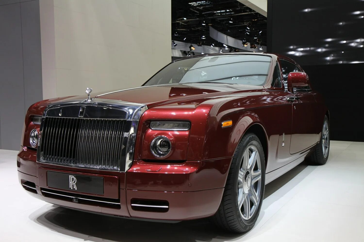 Роллс ройс страна. Rolls Royce Phantom 2010. Роллс Ройс Фантом купе 2010. Rolls Royce Phantom 2008. Rolls Royce Phantom Coupe 2008.