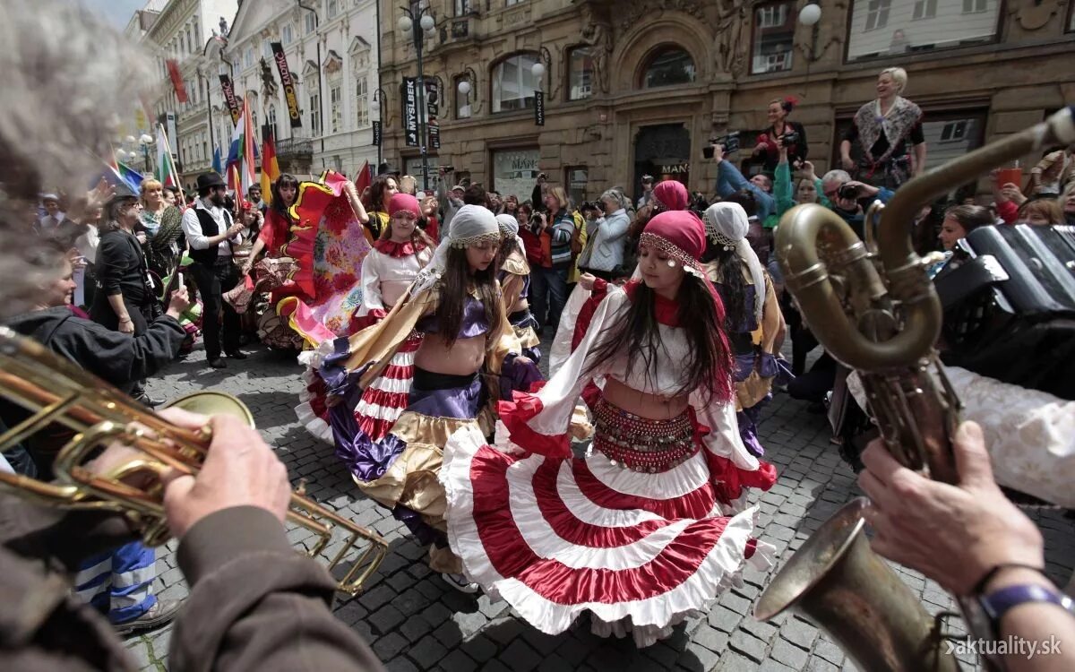 бричка иваново цыганский ансамбль. европейские цыгане. цыгане в чехии. вечеринка в цыганском стиле. венгерская цыганка.