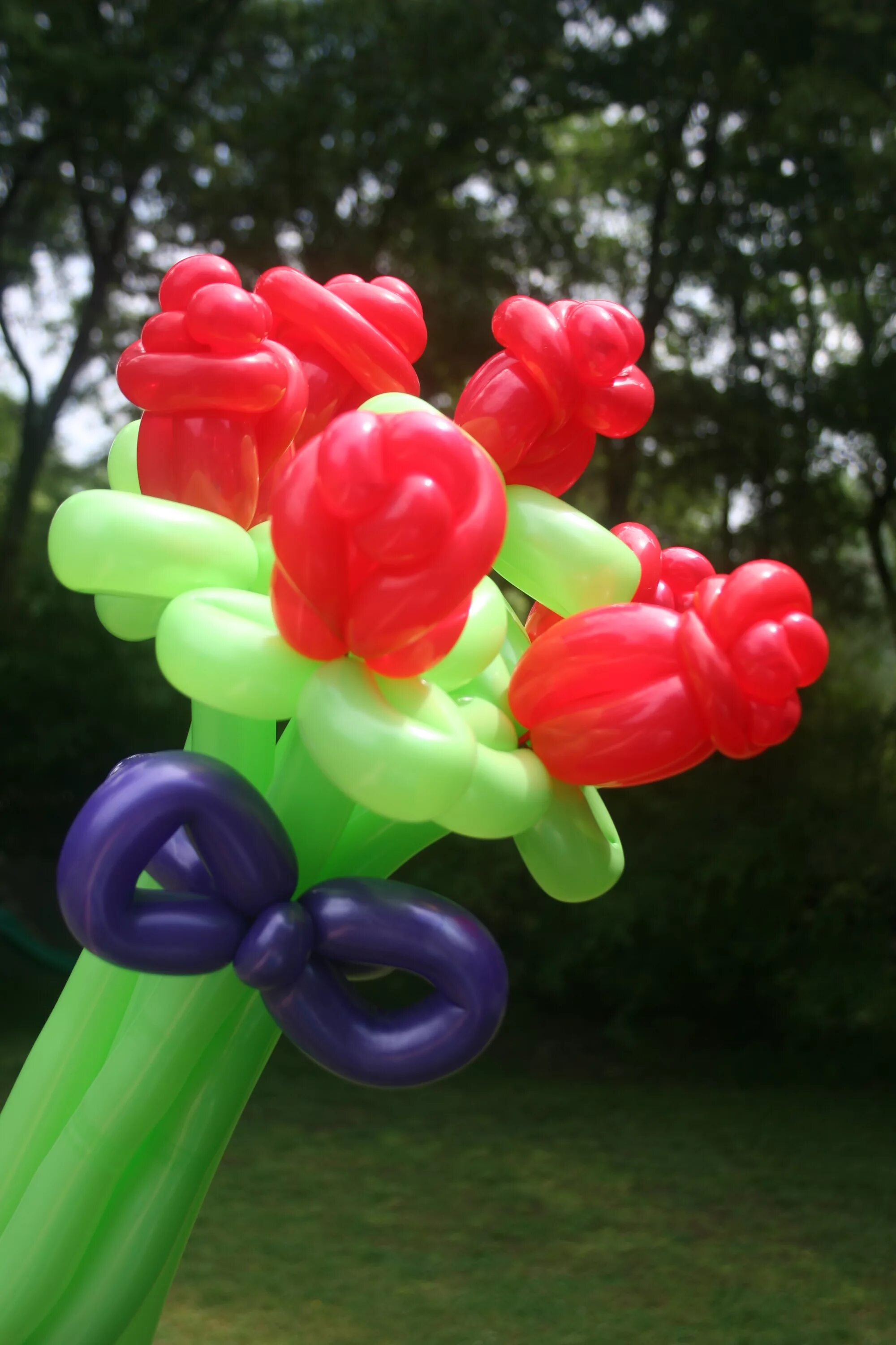 Воздушные шары инструкции. Цветы из ШДМ. Цветы из шаров ШДМ. Твистинг цветок. Цветы из шариков для моделирования.