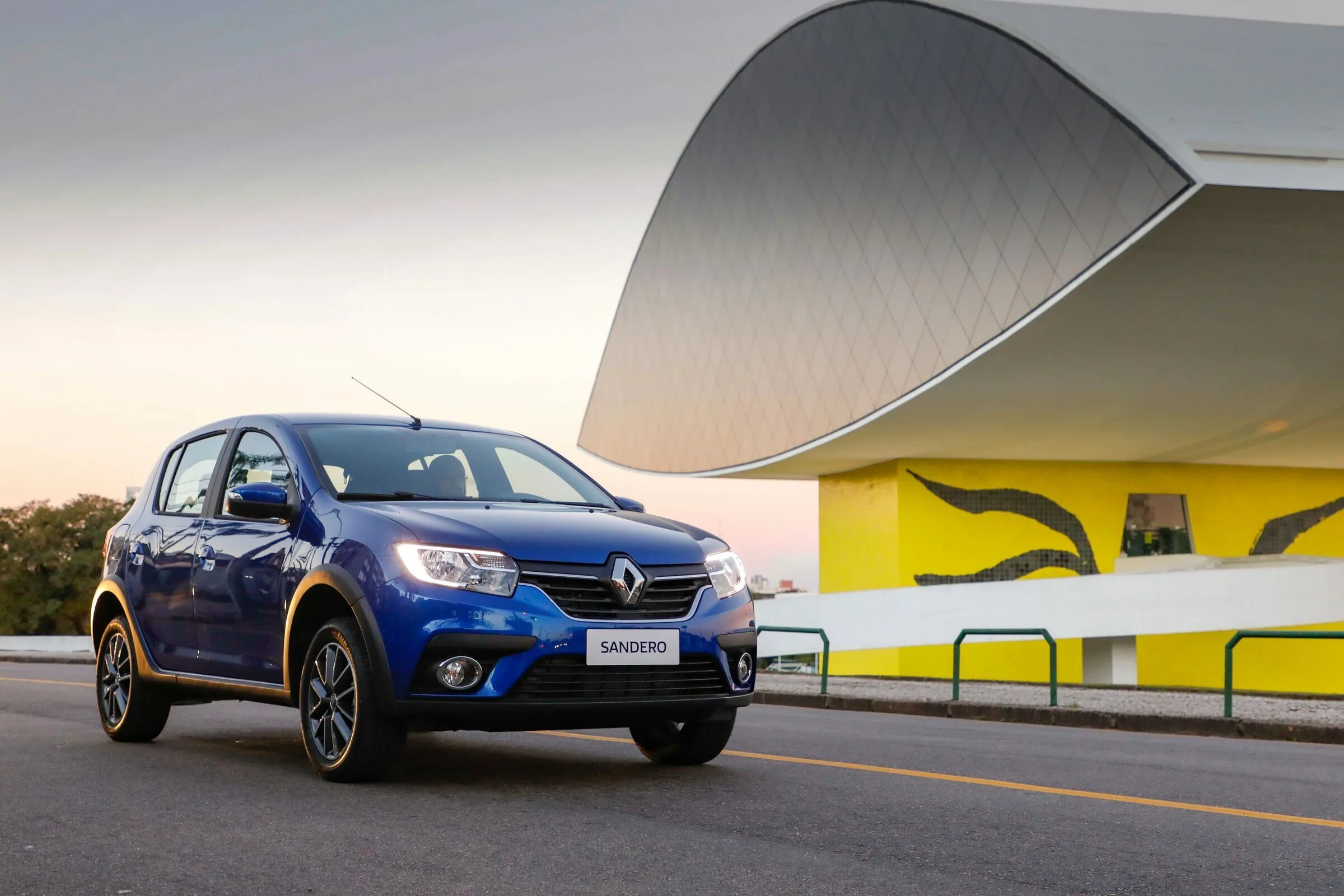 Почему рено автомобиль. Renault Sandero Stepway 2020. Renault Sandero 2019. Рено Сандеро 2022. Новый Рено Сандеро 2022.