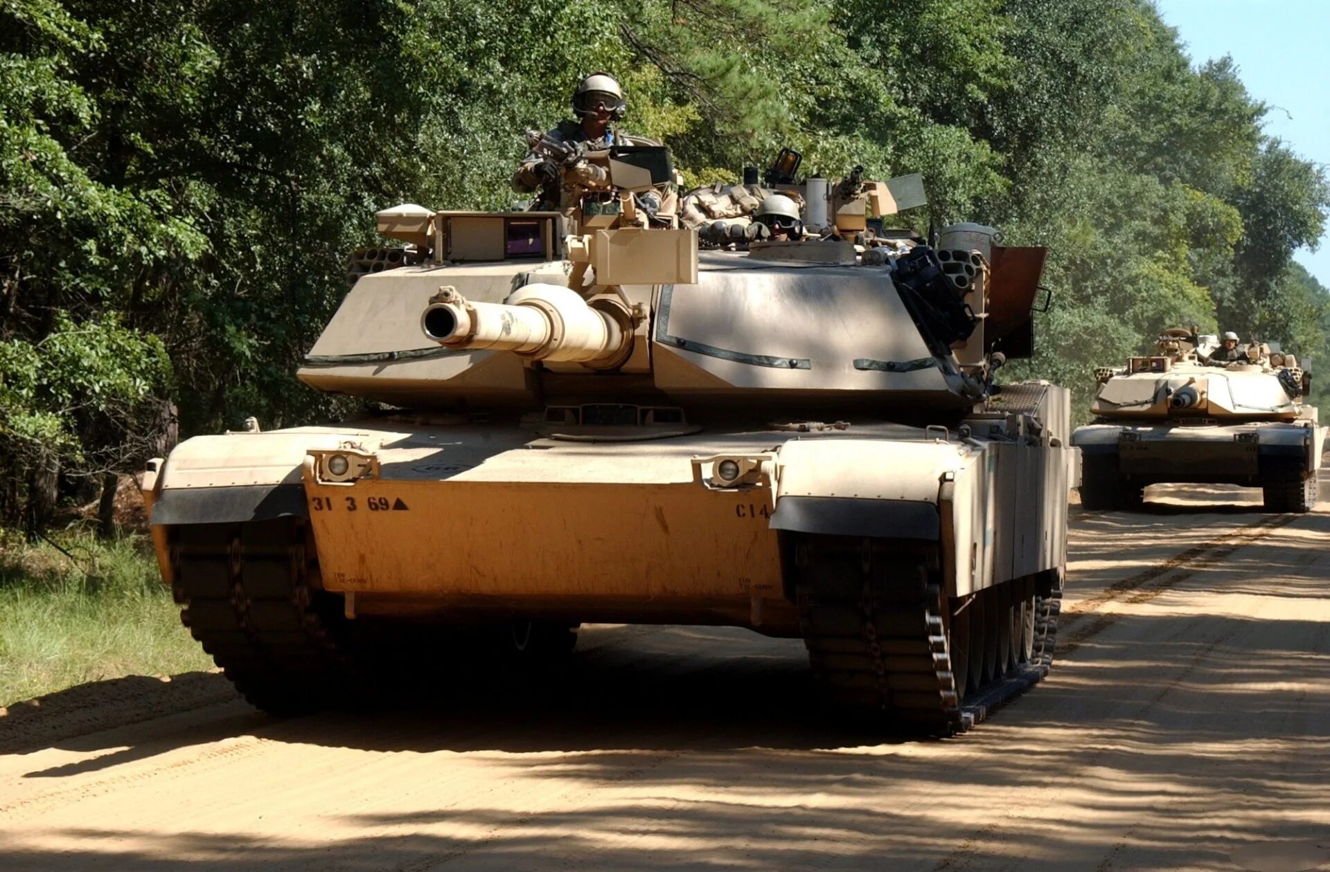 Покажи американский танк. Танк м1 абрамс. Танк m1 abrams. Покажи американский танк. Танк сша абрамс.