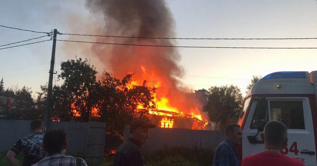 Красногорск происшествия сегодня последние новости. Пожар в Опалихе. Пожар в Опалихе сейчас. В Красногорске сгорел дом. Пожар в Красногорске сегодня Опалиха.