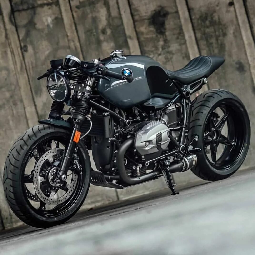 T 9 t r 6 m. Мотоцикл БМВ Cafe Racer. BMW r1100 Cafe Racer. Мотоцикл БМВ кафе рейсер. Кофе рейсер мотоцикл BMW.