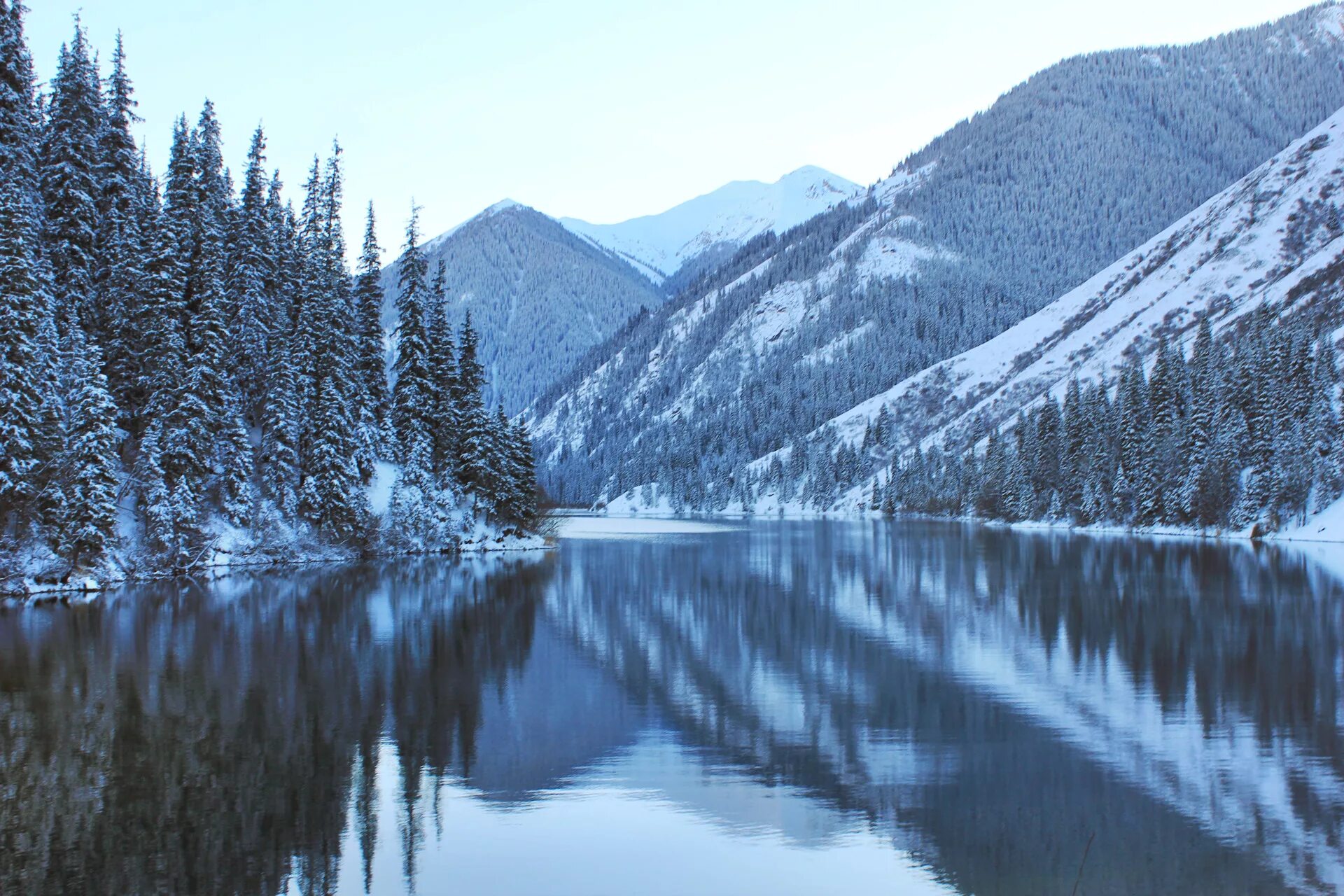Кольсай Лейкс. Озеро Кольсай Казахстан зимой. Озеро Кольсай фото зимой. Kaindy Lake in Winter. Озеро м 2 0 2