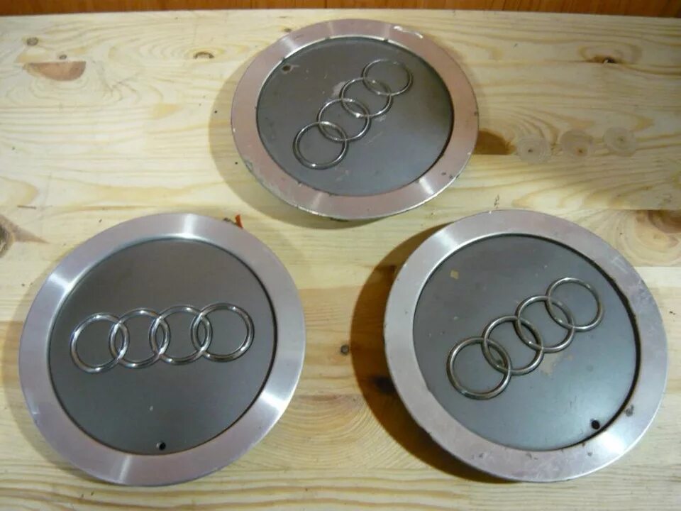 Колпачки с5. Колпак колеса Audi 4b06011707zj. Заглушка на диск Ауди а6. Колпаки на диски Ауди а4 б5. Заглушка диска Ауди а6 с5.