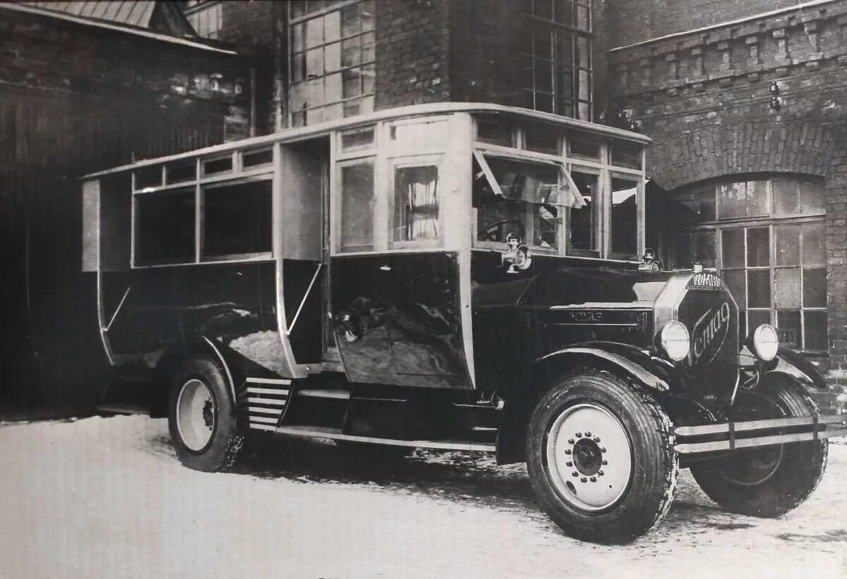 Автобус Даймлер 1907 год. Первый Московский автобус 1907. Автобус Vomag. Первый электробус 1906. Первые автобусы в россии