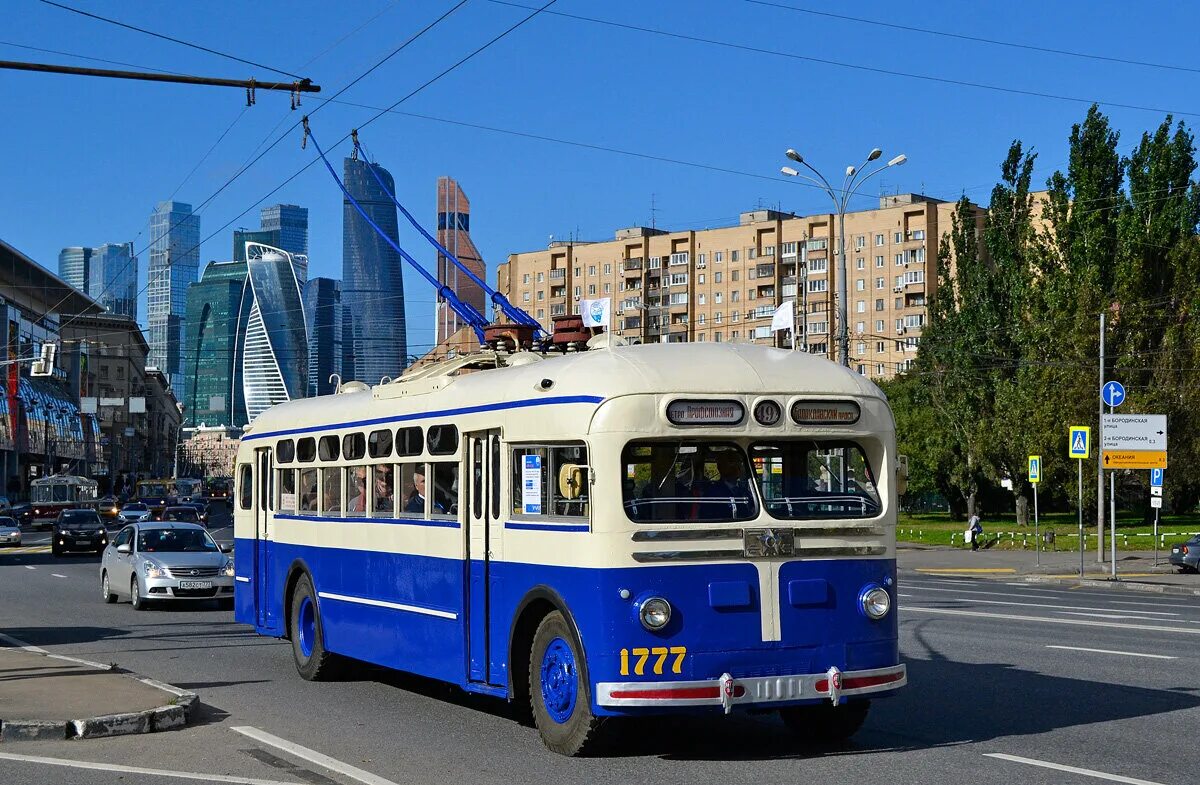 Троллейбус 1 г. МТБ-82 троллейбус. МТБ-82д троллейбус. Троллейбус МТБ-82м. Советские троллейбусы МТБ-82д.