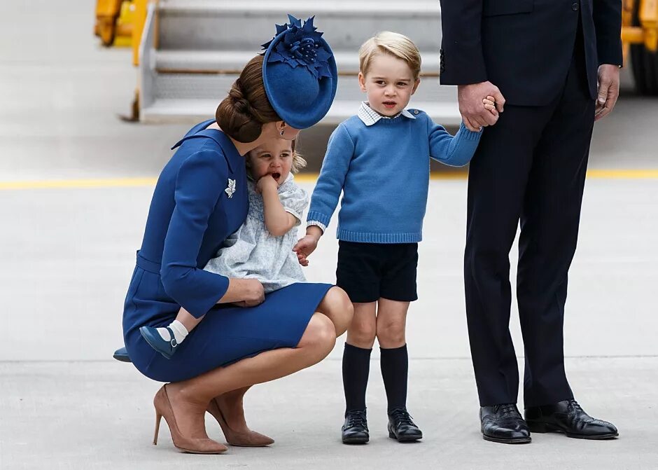 Кейт миддлтон дети возраст. Принц Джордж Кембриджский. Дети Уильяма и Кейт. Принц Уильям и Кейт дети. Кейт Миддлтон с детьми.