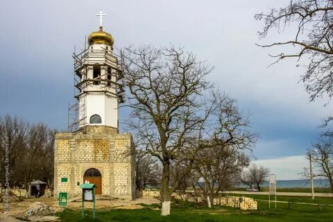 Береговой церковь