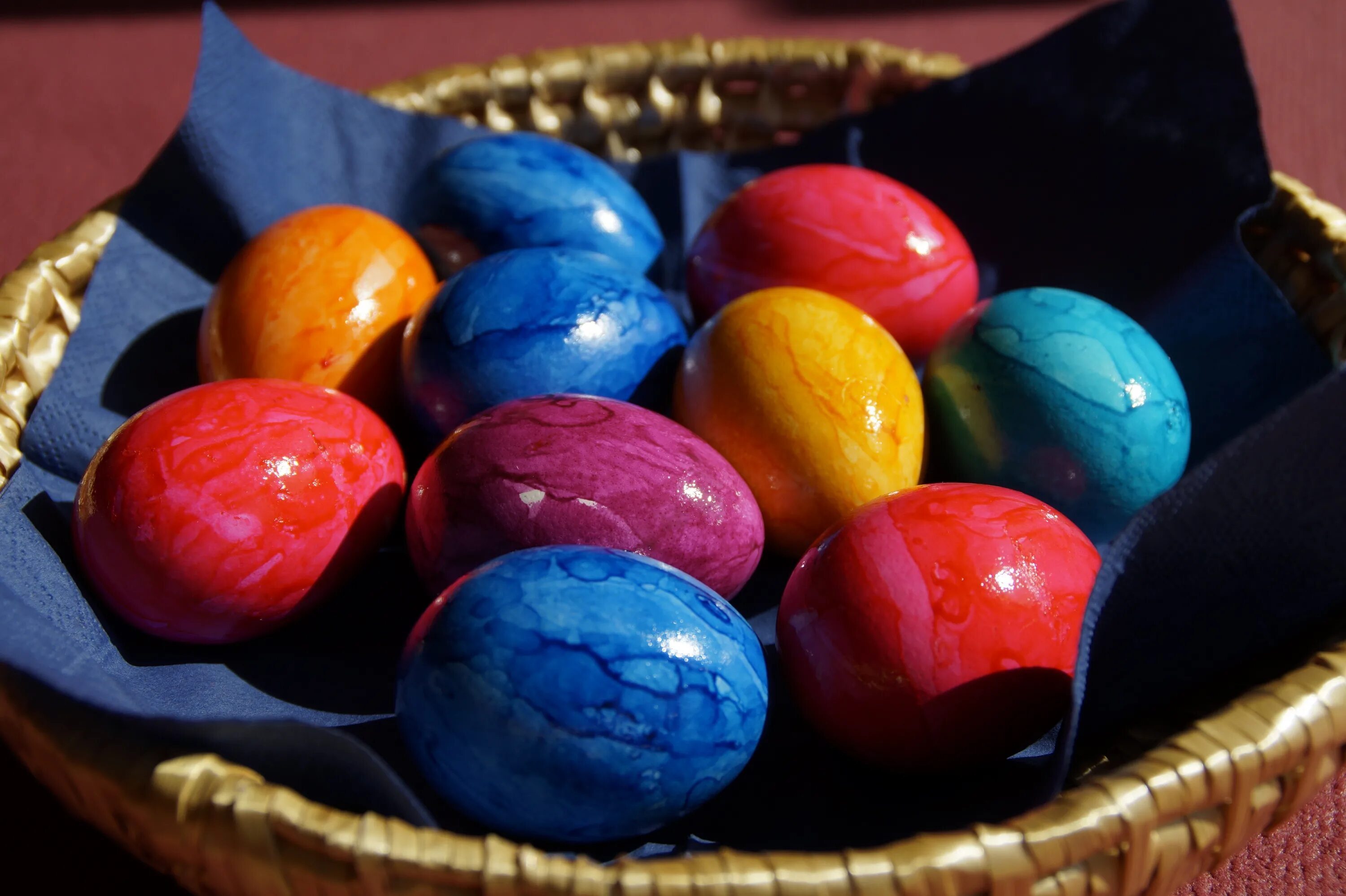 Разноцветные яйца на пасху. Яйцо Пасха. Пасхальное яйцо. Разноцветные пасхальные яйца.