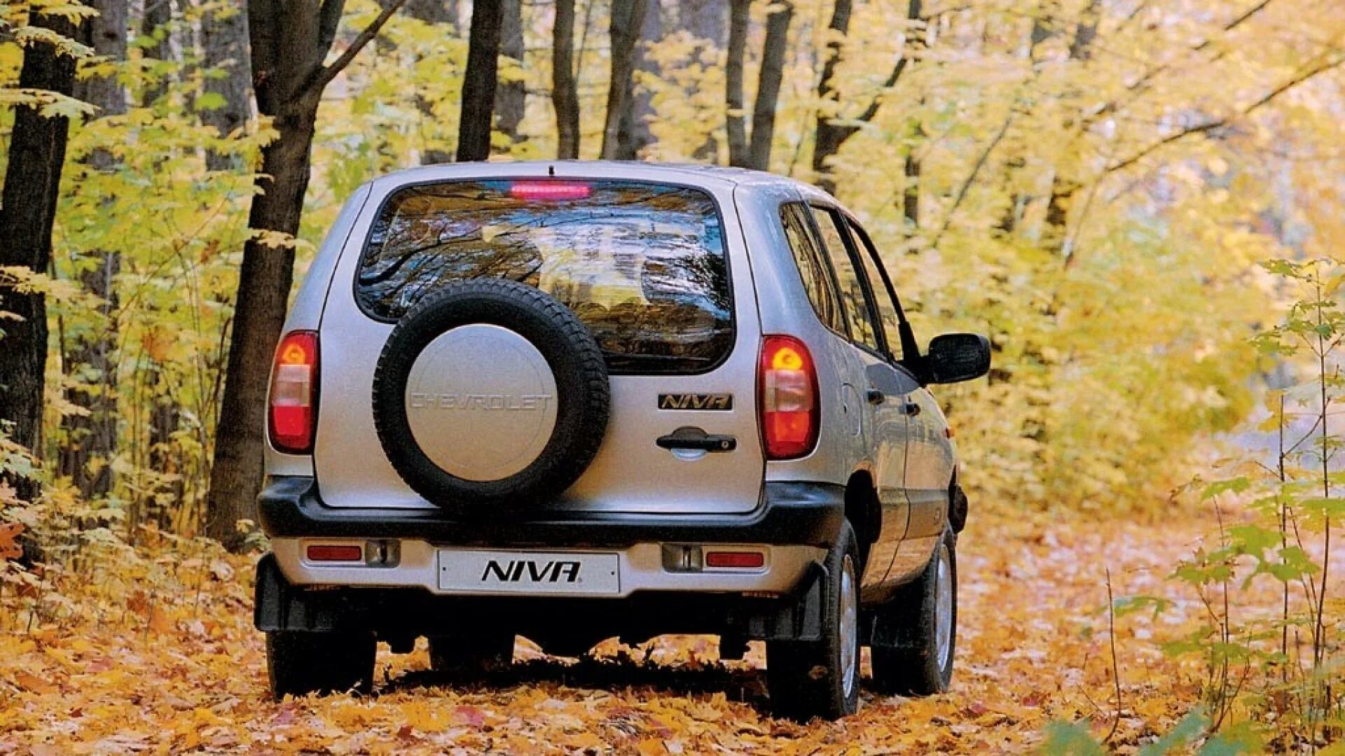 Сколько есть нива. Chevrolet Niva 2002. Шеви Нива 2121. Chevrolet Niva 2121. Шевроле Нива сзади.