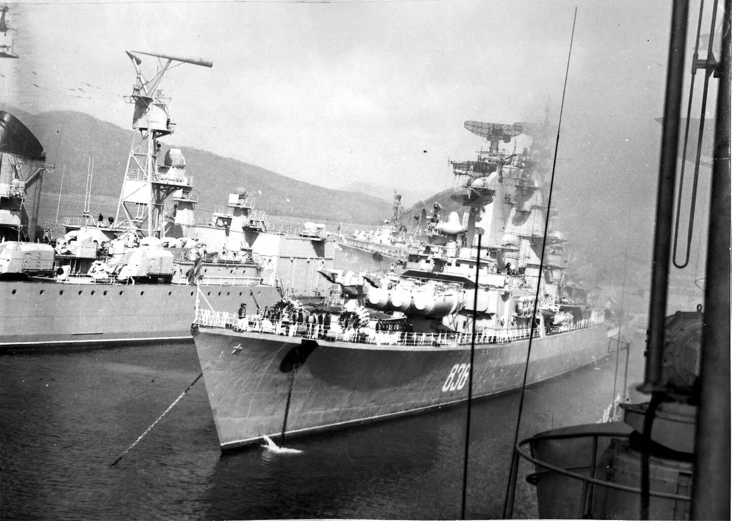 68 Бис крейсер Сенявин. Крейсер Варяг пр 58. Бухта Абрек залив стрелок. Крейсер Грозный 1966.