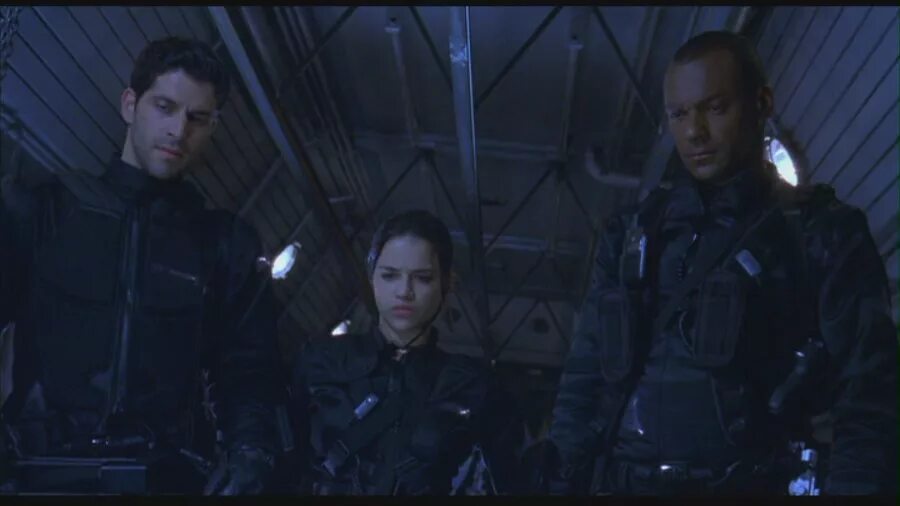 обитель зла фильм 2002 колин сэлмон. обитель зла фильм 2002 постер.