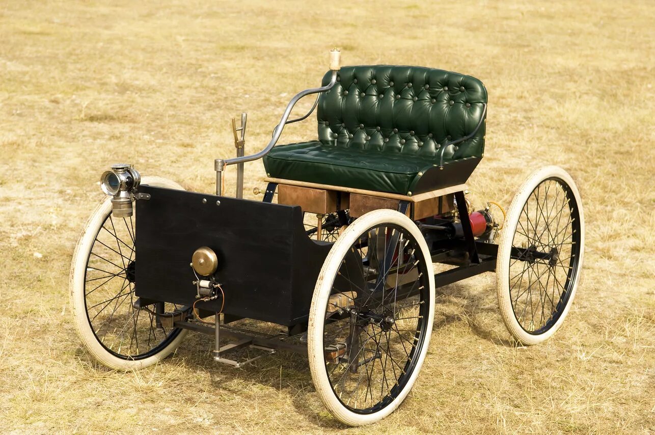 Первый автомобиль форд. Ford Quadricycle 1896. Ford Quadricycle 1896 года.