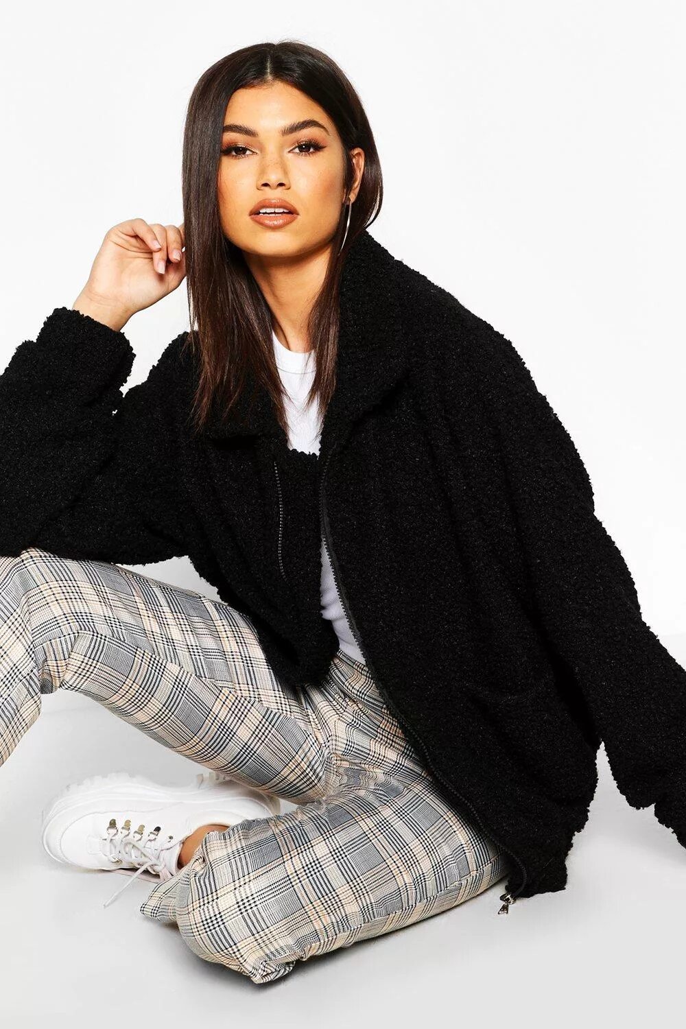 Бомбер из искусственного меха нью лук. Плюшевый бомбер женский. Max mara teddy bomber. Collusion plus бомбер. Бомбер из тедди.