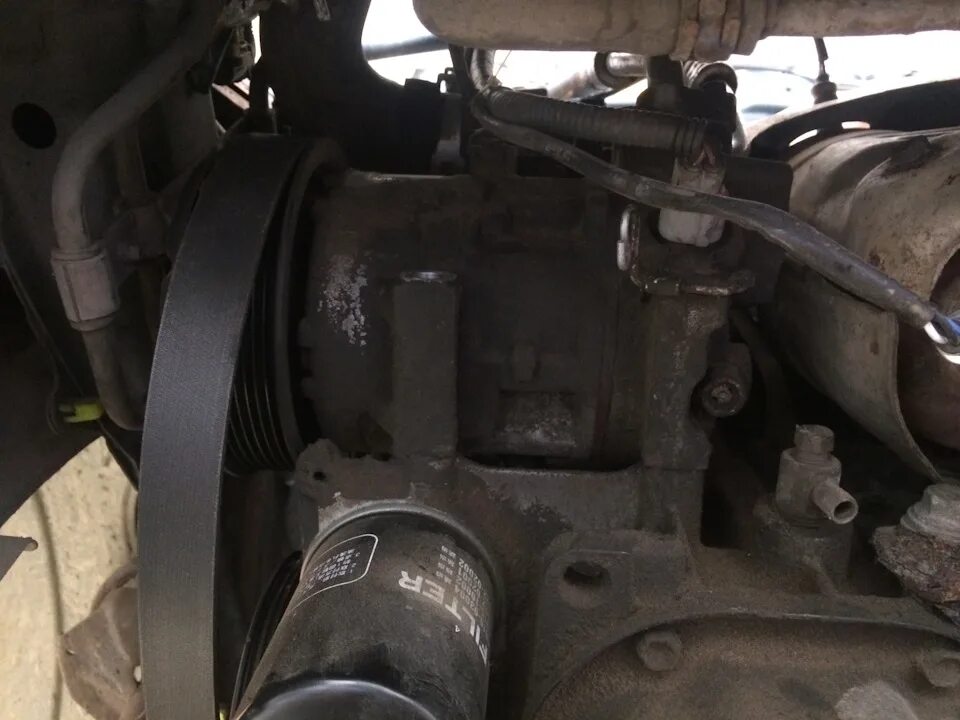 Замена компрессора кондиционера авенсис. Снятие компрессора tu-flo750с дизеля. Демонтаж электромуфты кондиционера тойота авенсис 2004г. Компрессор кондиционера авенсис. Компрессор кондиционера авенсис т25.
