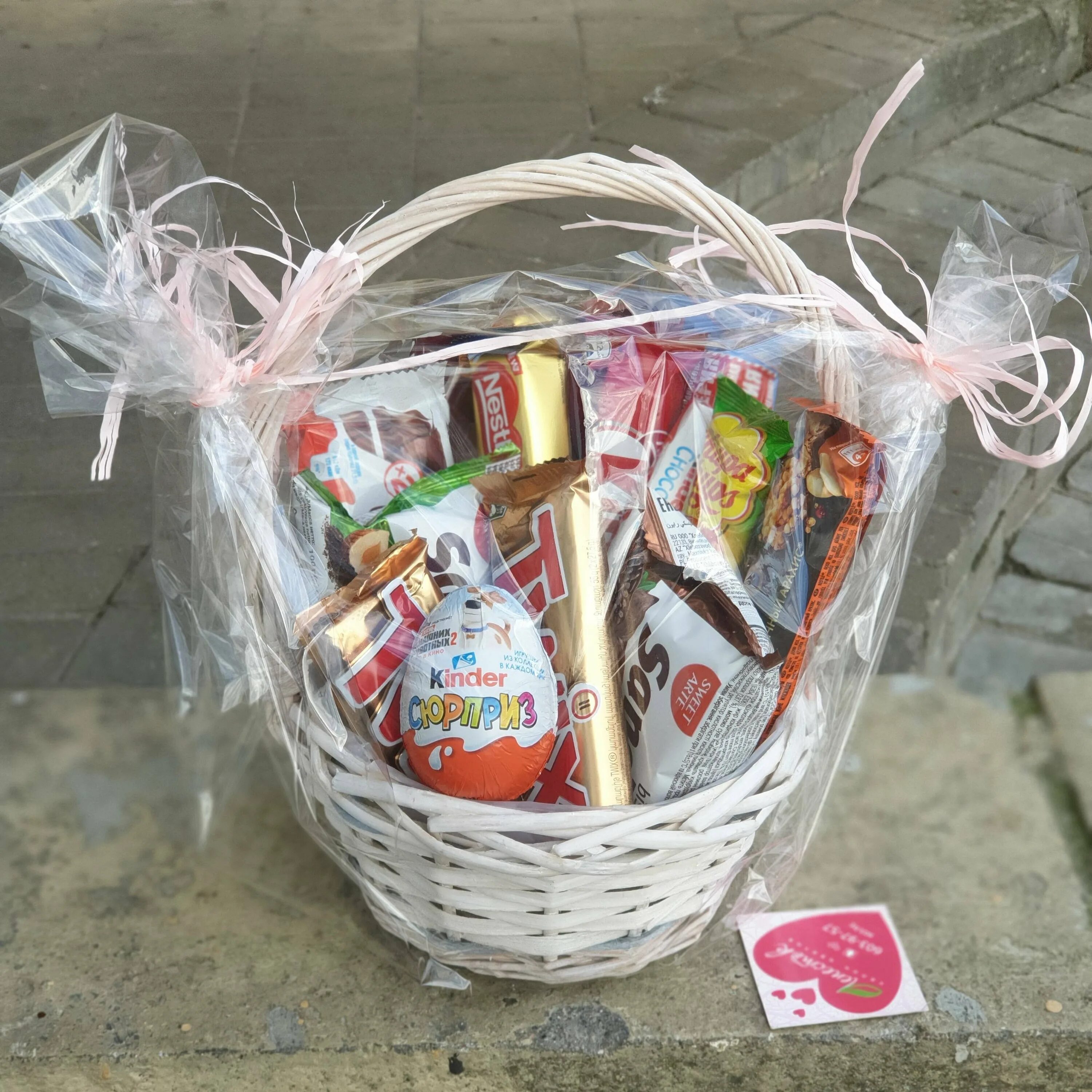 Упаковка сладких подарков на новый год. Как упаковать сладкую. Как упаковать сладкую. Подарочный набор. Оригинальный сладкий подарок.