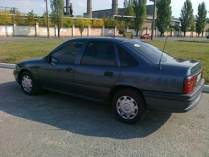 Опель Вектра 1995г. Опель Вектра 1995 года. Опель Вектра 1995 седан. Opel Vectra 1995 1.8. Опель вектра б топливо